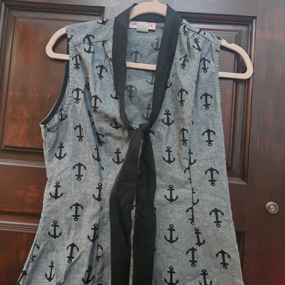 Heart Of Haute Anchor Print Gray Sleeveless Top with Black Tie